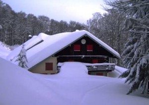 Le refuge Edelweiss sous la neige